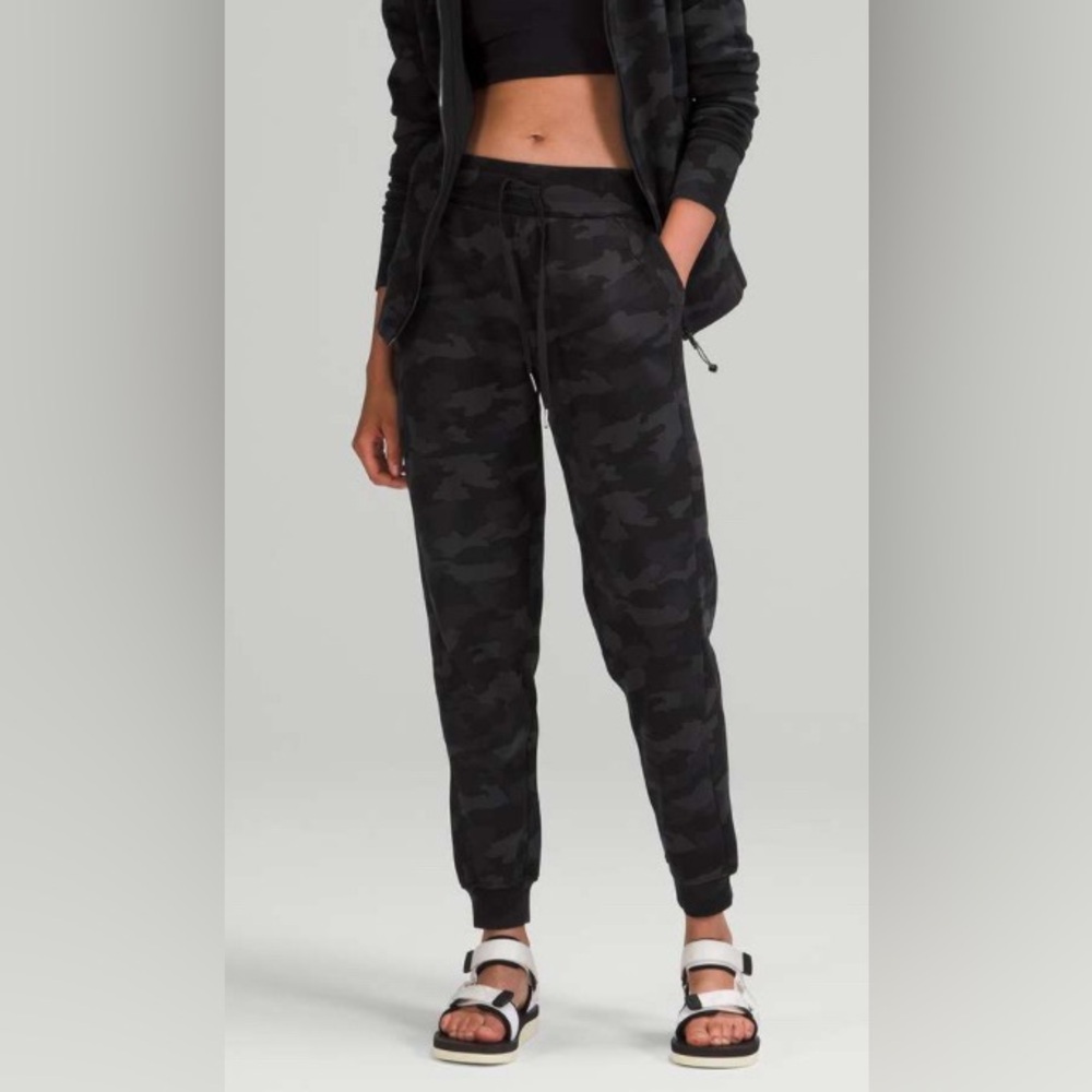 NWOT Lululemon Scuba High-Rise French Terry Jogger Heritage 365 Camo Dee… - Picture 2 of 6